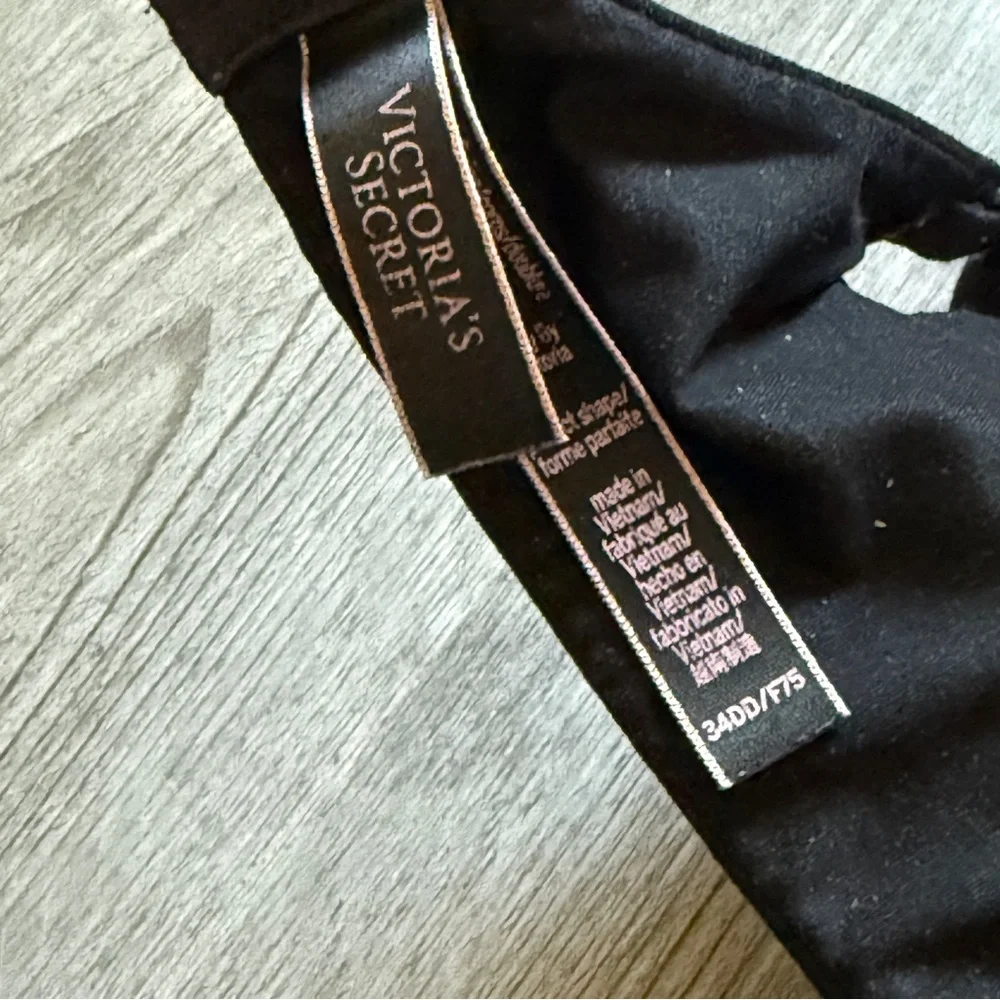Victoria’s Secret 34DD Perfect Shape Bra Classic Black Convertible Straps